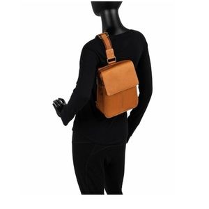 Le Donne Leather Arcity Unisex Sling Pack With Adjustable Strap